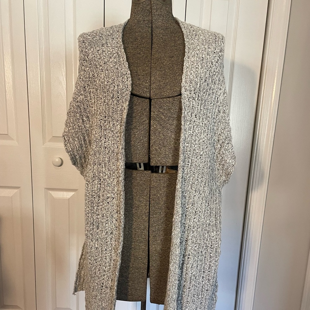 Long sleeveless shall cardigan